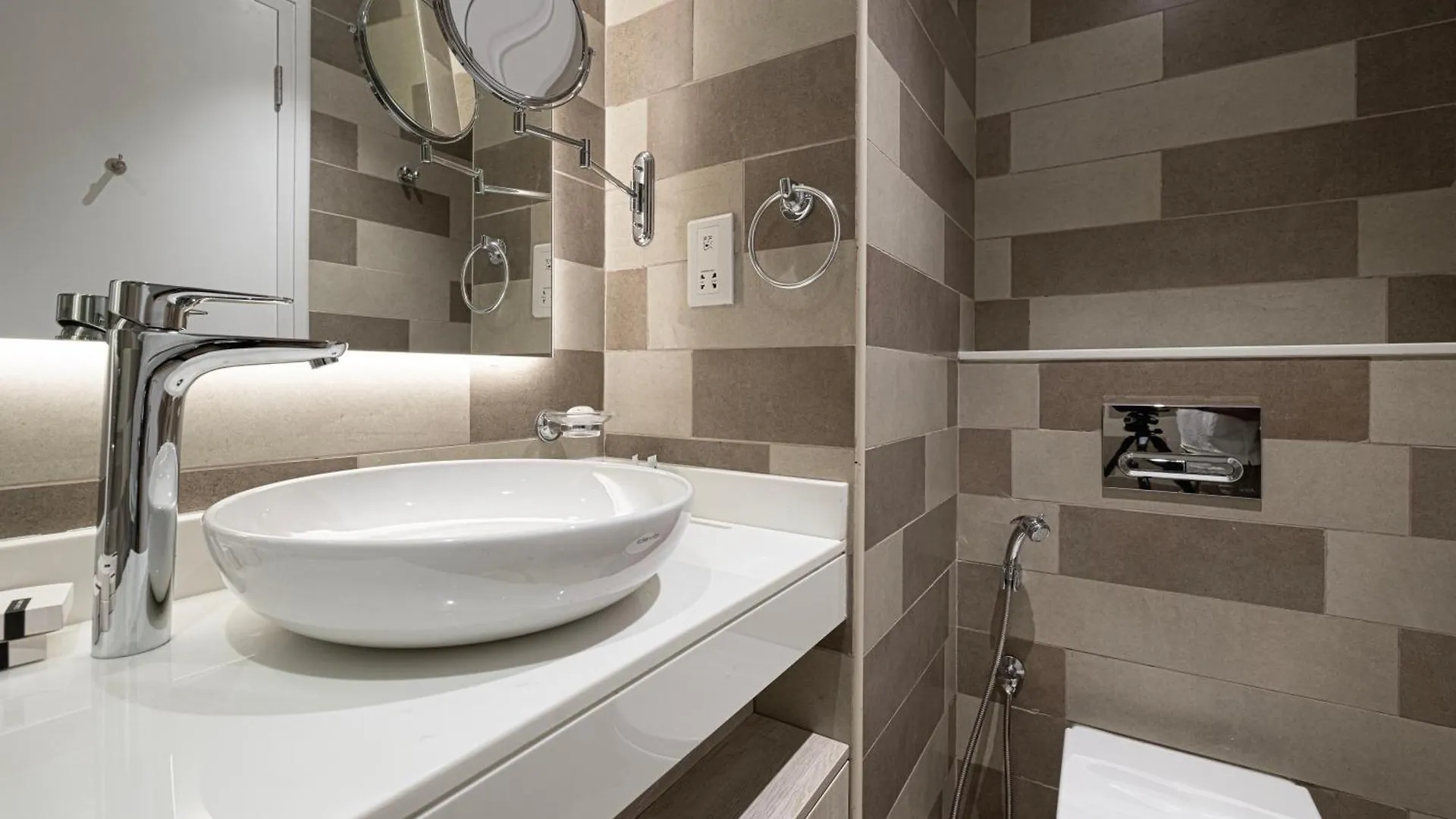 Seven Palm Hotel & Apartments - Pool & Beach Access Dubai United Arab Emirates