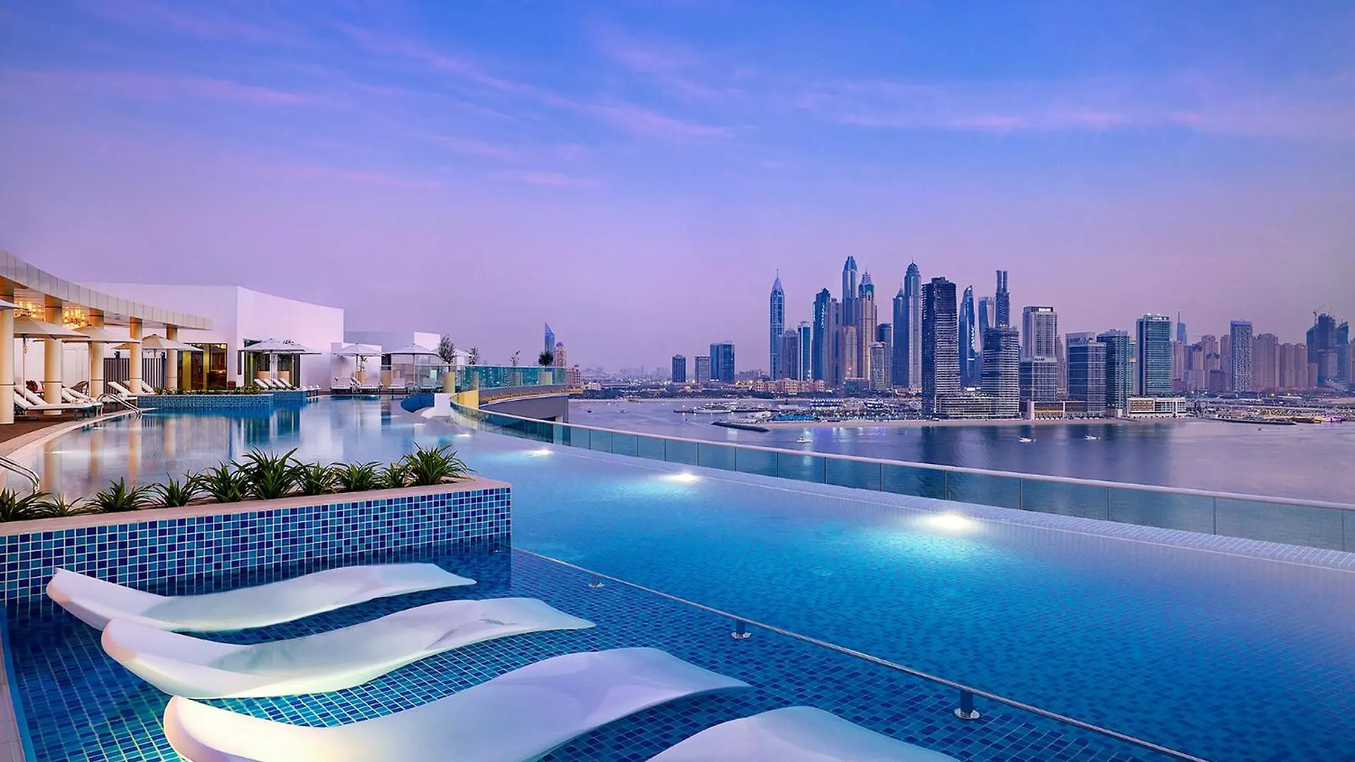 Seven Palm Hotel & Apartments - Pool & Beach Access Dubai